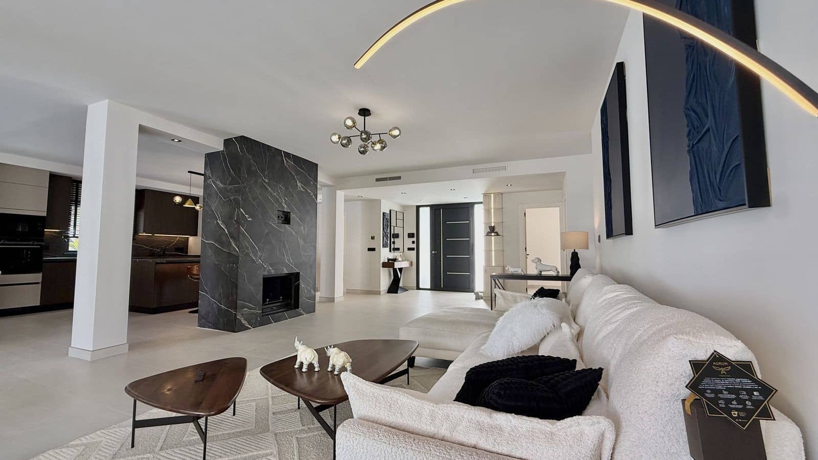 5 bedroom Villa for sale in Nueva Andalucia with pool garage - € 2,200,000 (Ref: 9695087)