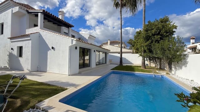Chalet de 5 habitaciones en Nueva Andalucia, Marbella en venta con piscina garaje - 2.200.000 € (Ref: 9695087)