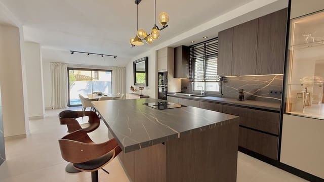Chalet de 5 habitaciones en Nueva Andalucia, Marbella en venta con piscina garaje - 2.200.000 € (Ref: 9695087)
