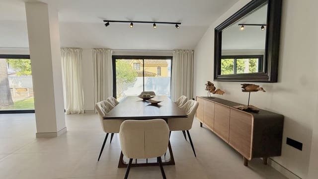Chalet de 5 habitaciones en Nueva Andalucia, Marbella en venta con piscina garaje - 2.200.000 € (Ref: 9695087)
