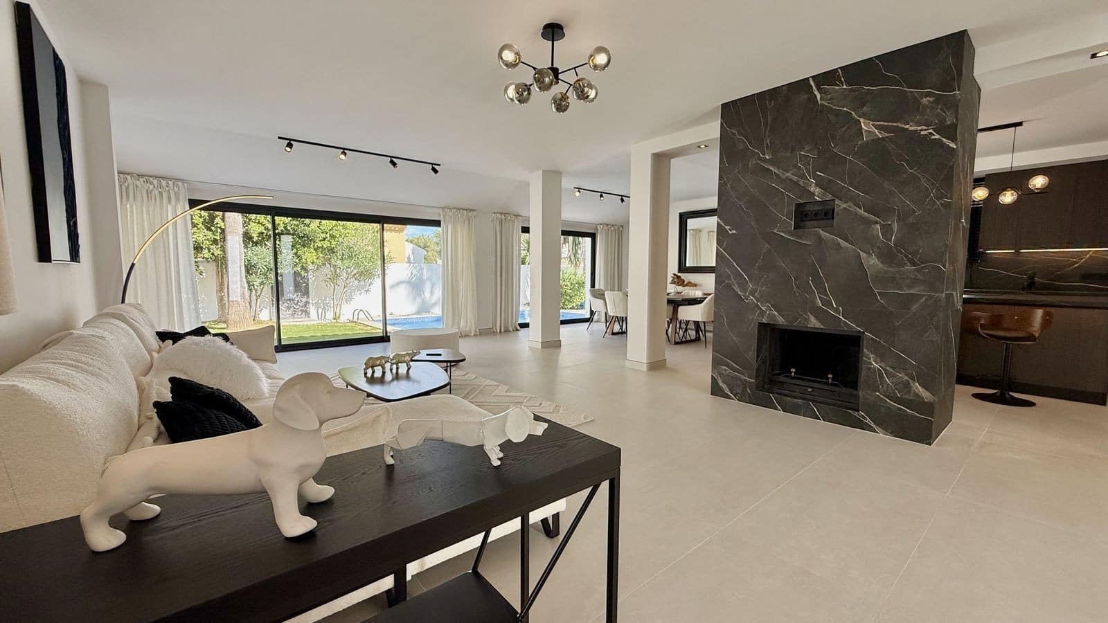 5 bedroom Villa for sale in Nueva Andalucia with pool garage - € 2,200,000 (Ref: 9695087)