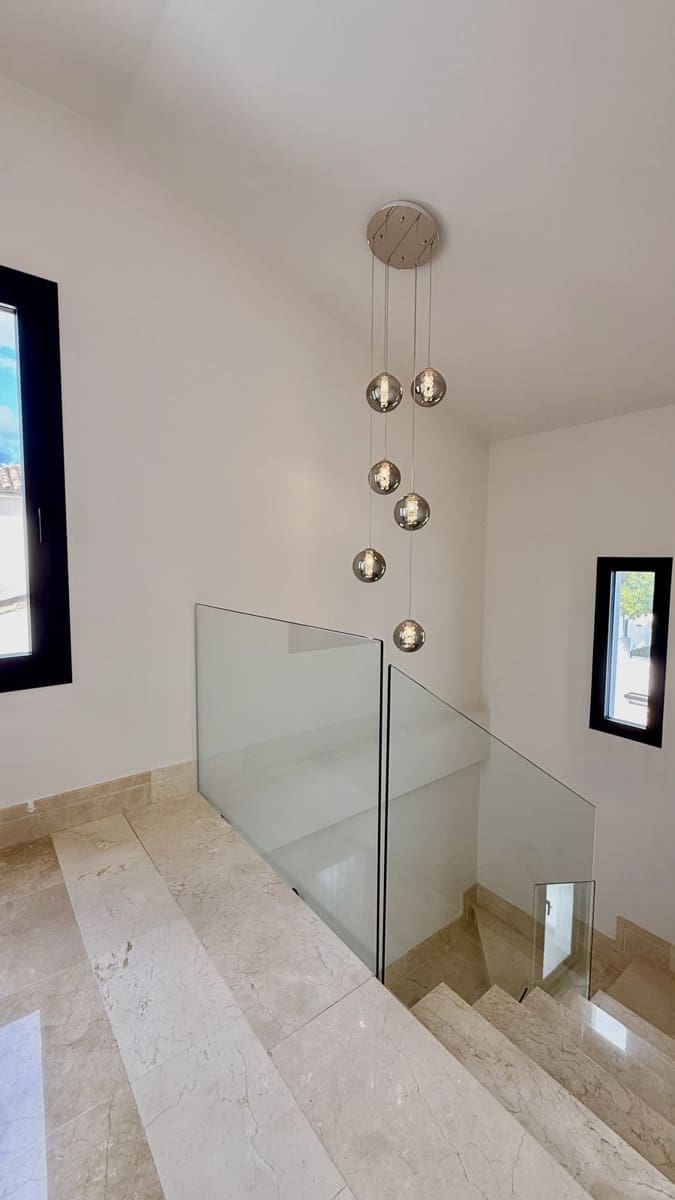 5 bedroom Villa for sale in Nueva Andalucia with pool garage - € 2,200,000 (Ref: 9695087)