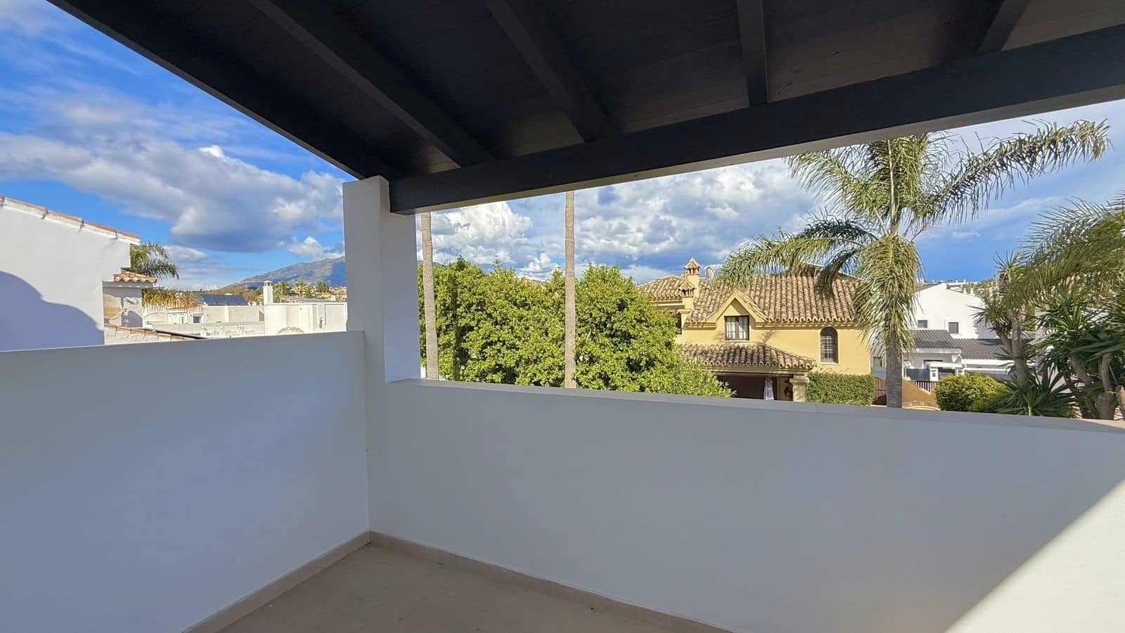 5 bedroom Villa for sale in Nueva Andalucia with pool garage - € 2,200,000 (Ref: 9695087)
