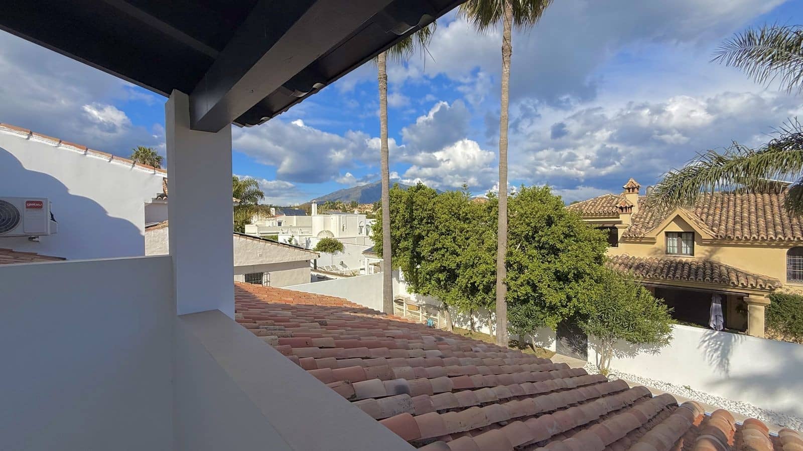 5 bedroom Villa for sale in Nueva Andalucia with pool garage - € 2,200,000 (Ref: 9695087)