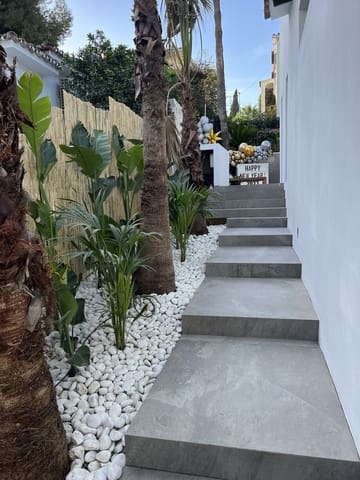 4 Zimmer Villa zu verkaufen in Nueva Andalucia, Marbella mit Pool Garage - 1.595.000 € (Ref: 9695088)