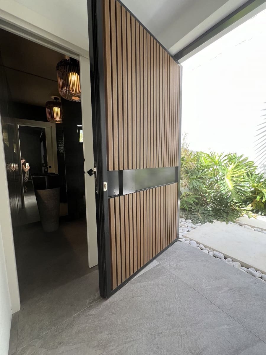 4 bedroom Villa for sale in Nueva Andalucia with pool garage - € 1,595,000 (Ref: 9695088)