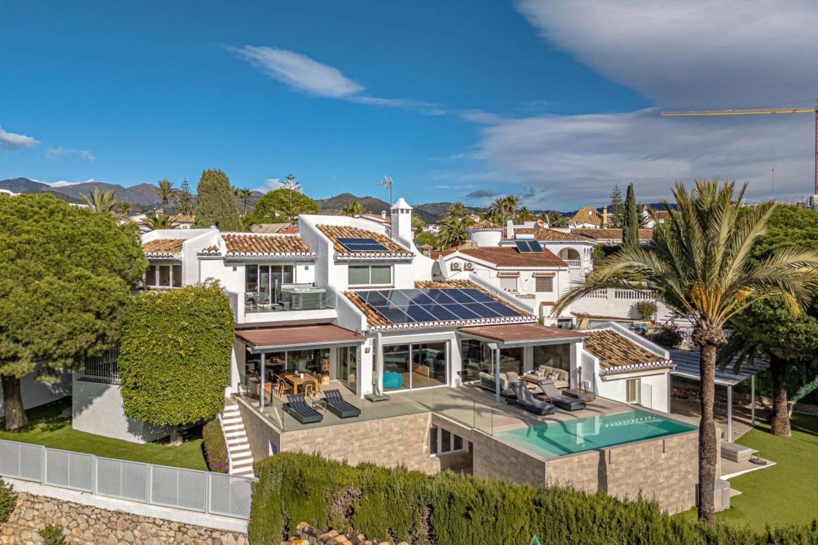 5 bedroom Villa for sale in Marbella with pool garage - € 2,495,000 (Ref: 9695089)