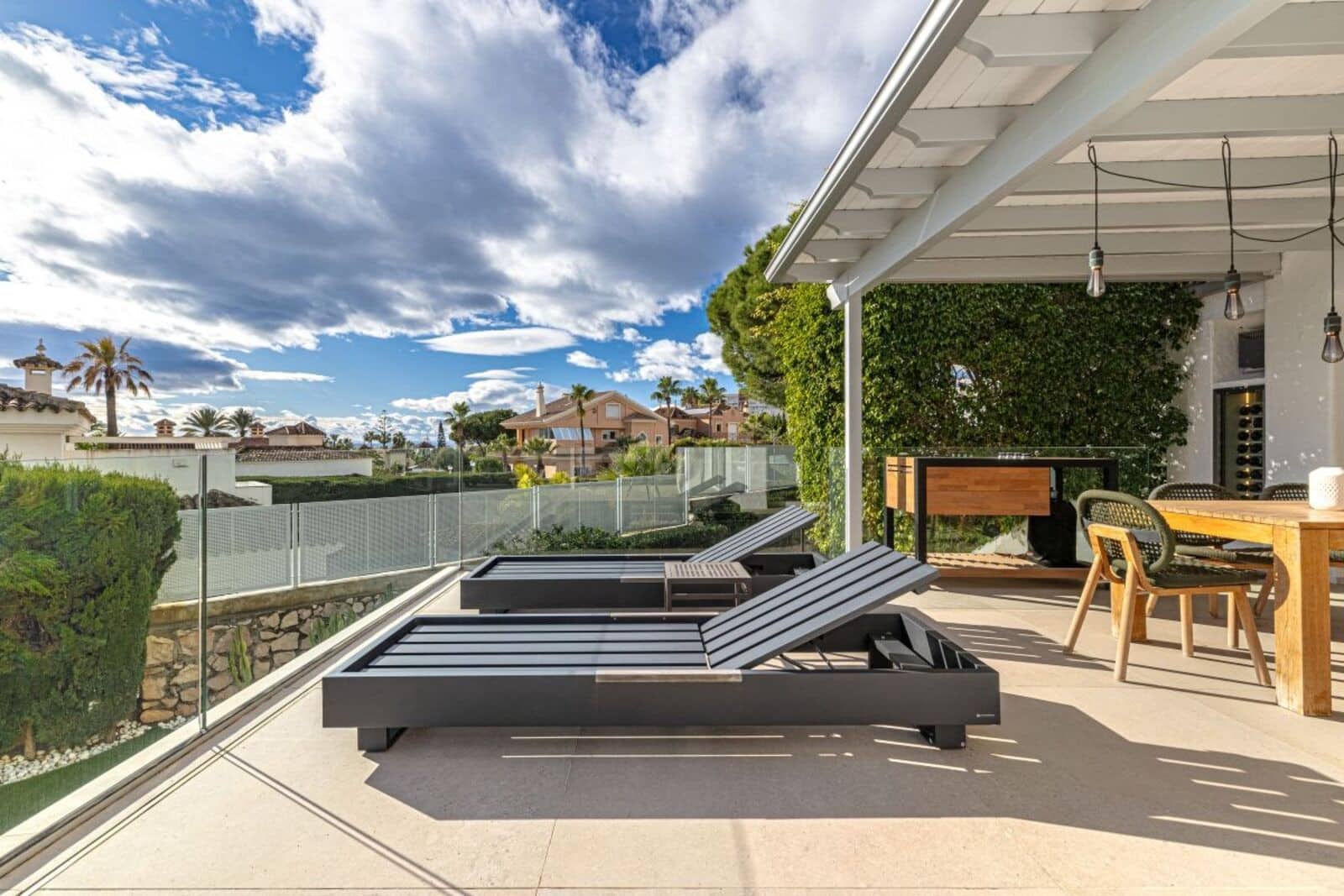 5 bedroom Villa for sale in Marbella with pool garage - € 2,495,000 (Ref: 9695089)
