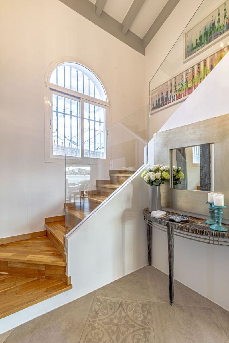 5 bedroom Villa for sale in Marbella with pool garage - € 2,495,000 (Ref: 9695089)