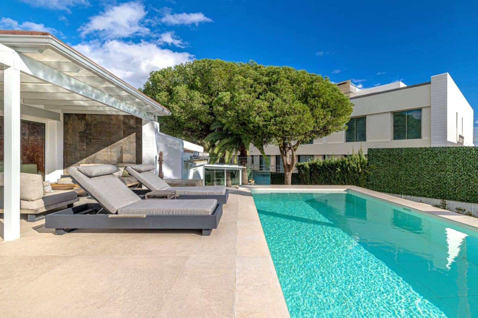 5 bedroom Villa for sale in Marbella with pool garage - € 2,495,000 (Ref: 9695089)
