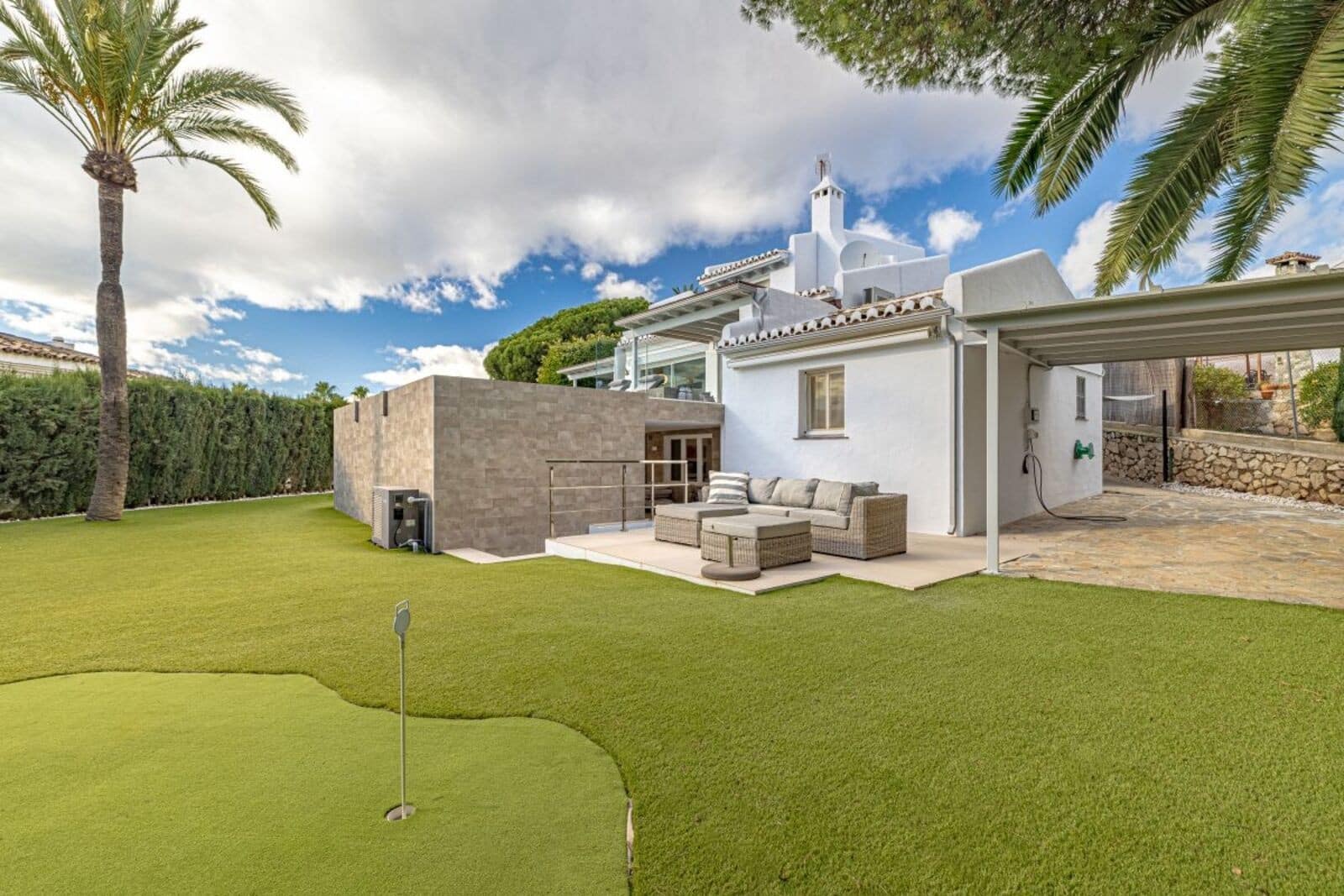 5 bedroom Villa for sale in Marbella with pool garage - € 2,495,000 (Ref: 9695089)