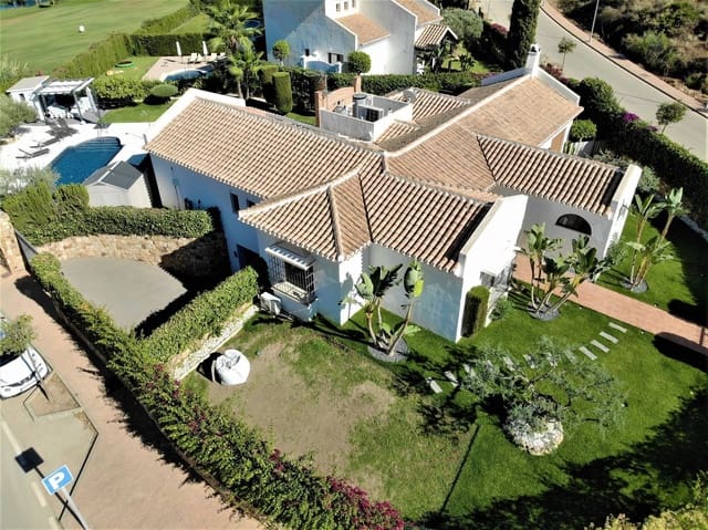3 bedroom Villa for sale in Mijas Costa, Mijas with pool garage - € 1,350,000 (Ref: 9695090)