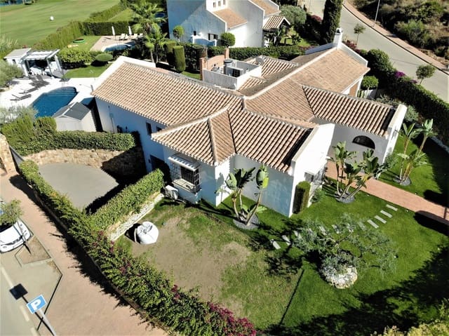 3 sypialnia Willa na sprzedaż w Mijas Costa, Mijas z basenem garażem - 1 350 000 € (Ref: 9695090)