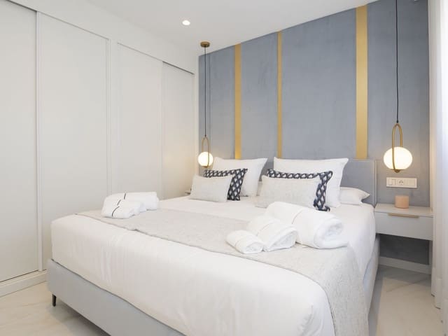 4 soveværelse Byhus til salg i Marbella med swimmingpool garage - € 940.000 (Ref: 9695091)