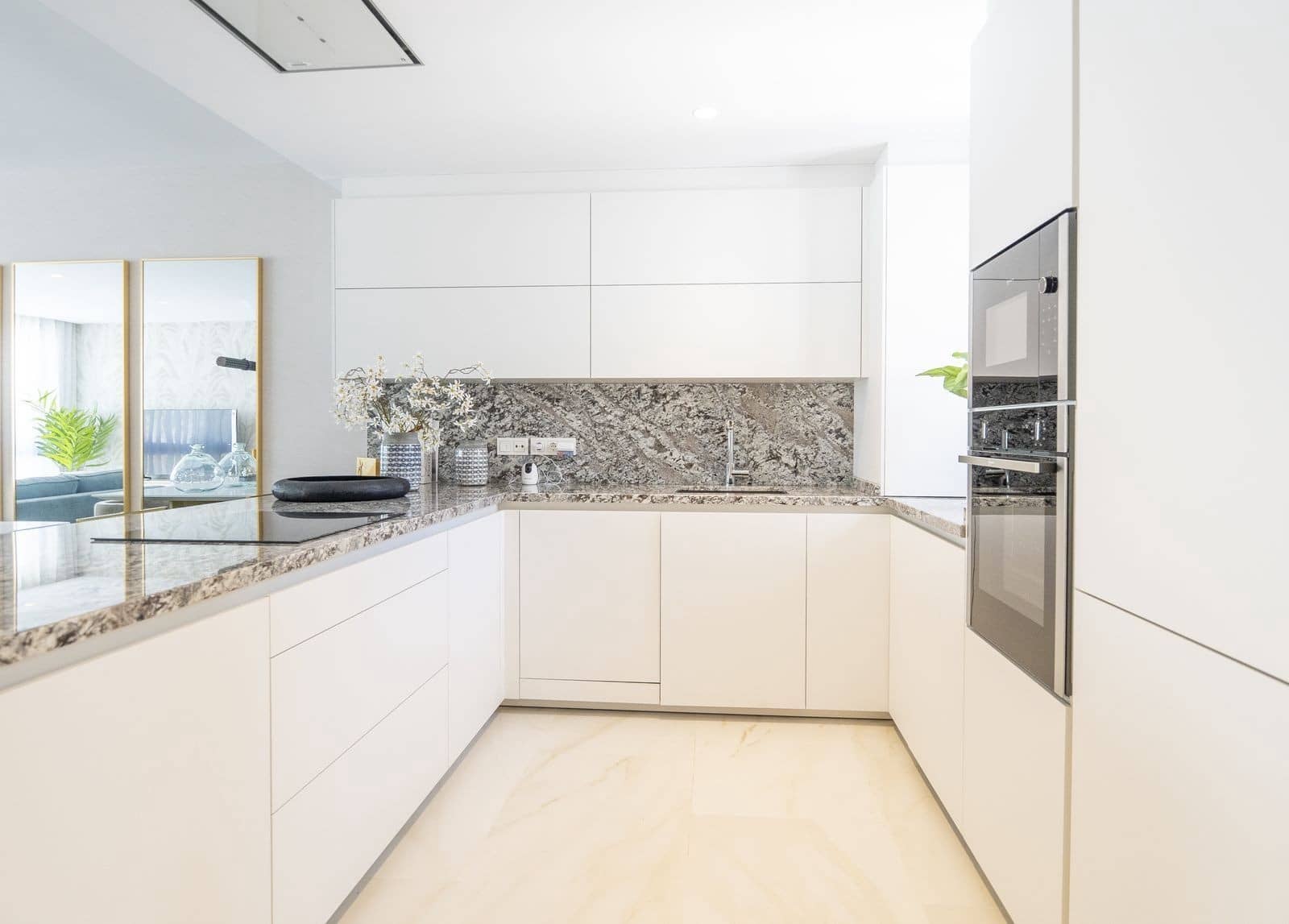 4 chambre Maison de Ville à vendre à Marbella avec piscine garage - 940 000 € (Ref: 9695091)