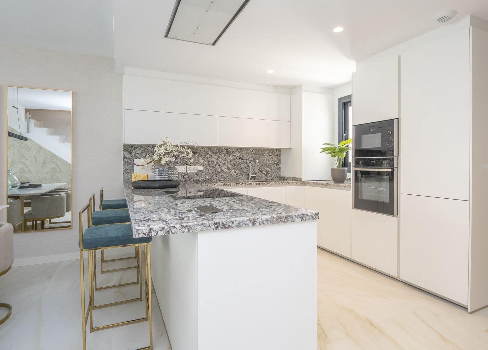 4 chambre Maison de Ville à vendre à Marbella avec piscine garage - 940 000 € (Ref: 9695091)