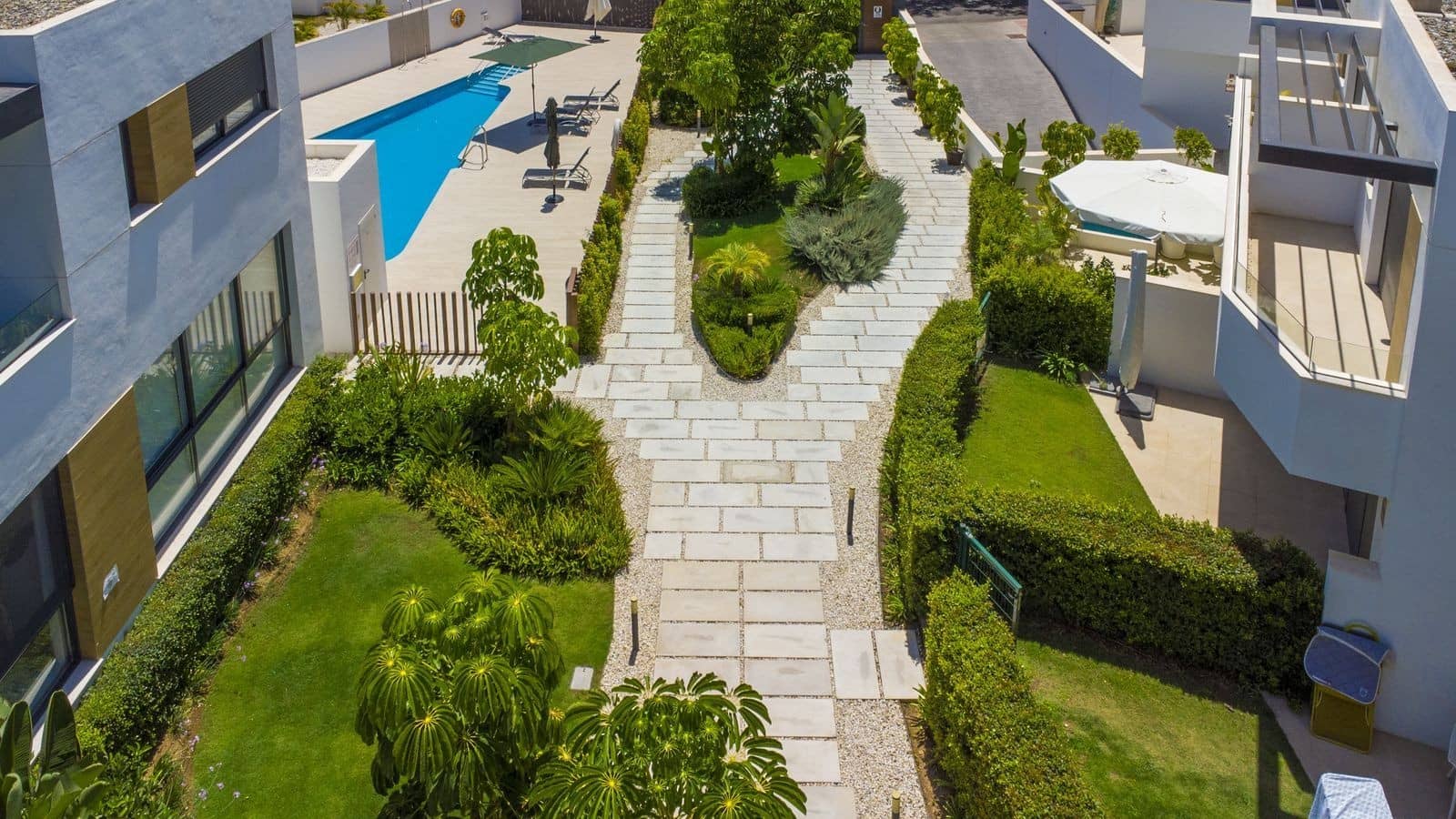 4 chambre Maison de Ville à vendre à Marbella avec piscine garage - 940 000 € (Ref: 9695091)