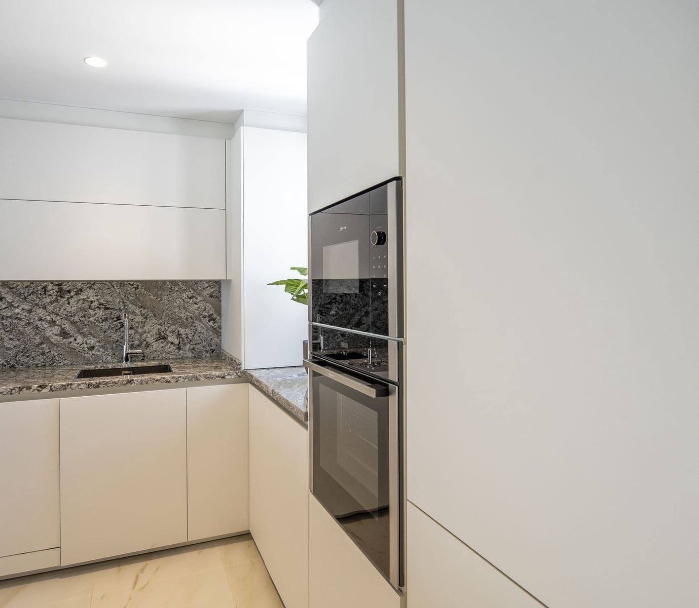 4 chambre Maison de Ville à vendre à Marbella avec piscine garage - 940 000 € (Ref: 9695091)