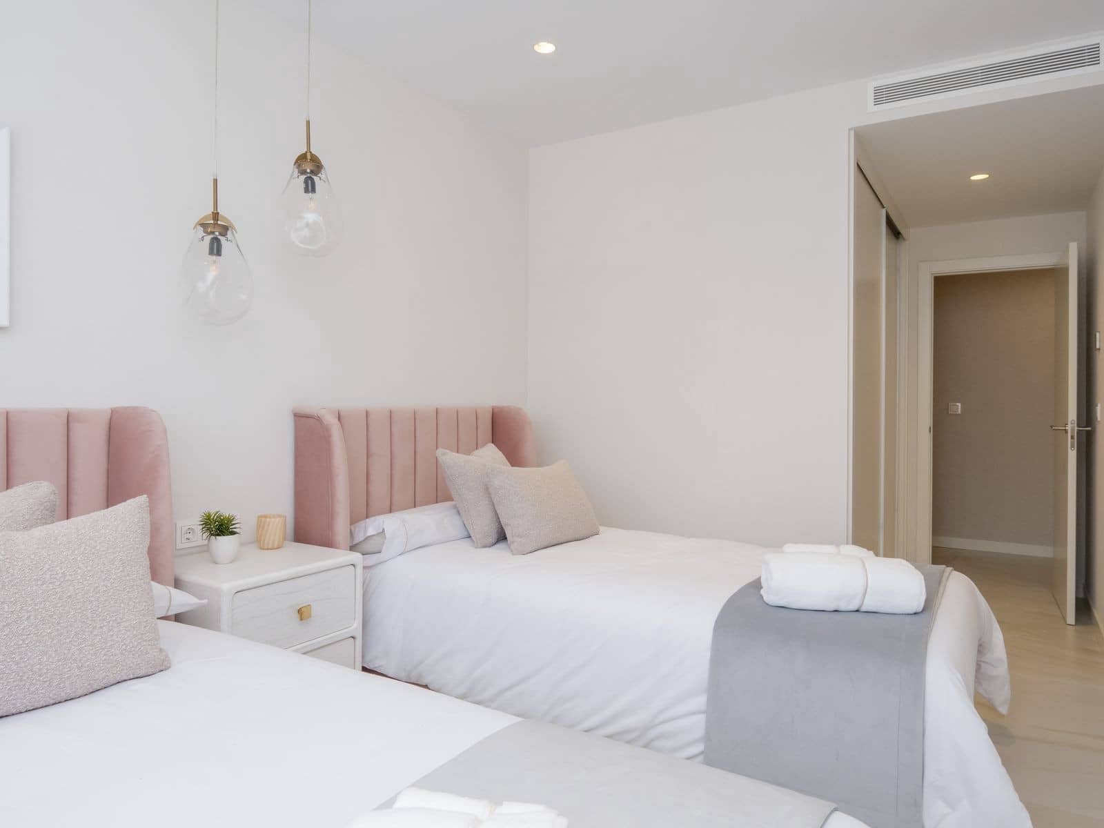 4 chambre Maison de Ville à vendre à Marbella avec piscine garage - 940 000 € (Ref: 9695091)