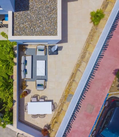4 sovrum Hus till salu i Marbella med pool garage - 940 000 € (Ref: 9695091)