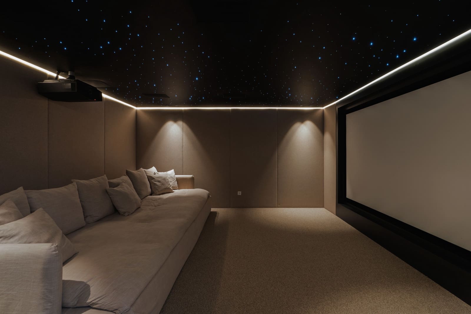 6 bedroom Villa for sale in Nueva Andalucia with pool garage - € 5,695,000 (Ref: 9695092)