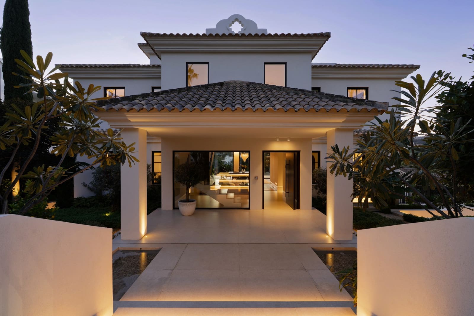 6 bedroom Villa for sale in Nueva Andalucia with pool garage - € 5,695,000 (Ref: 9695092)