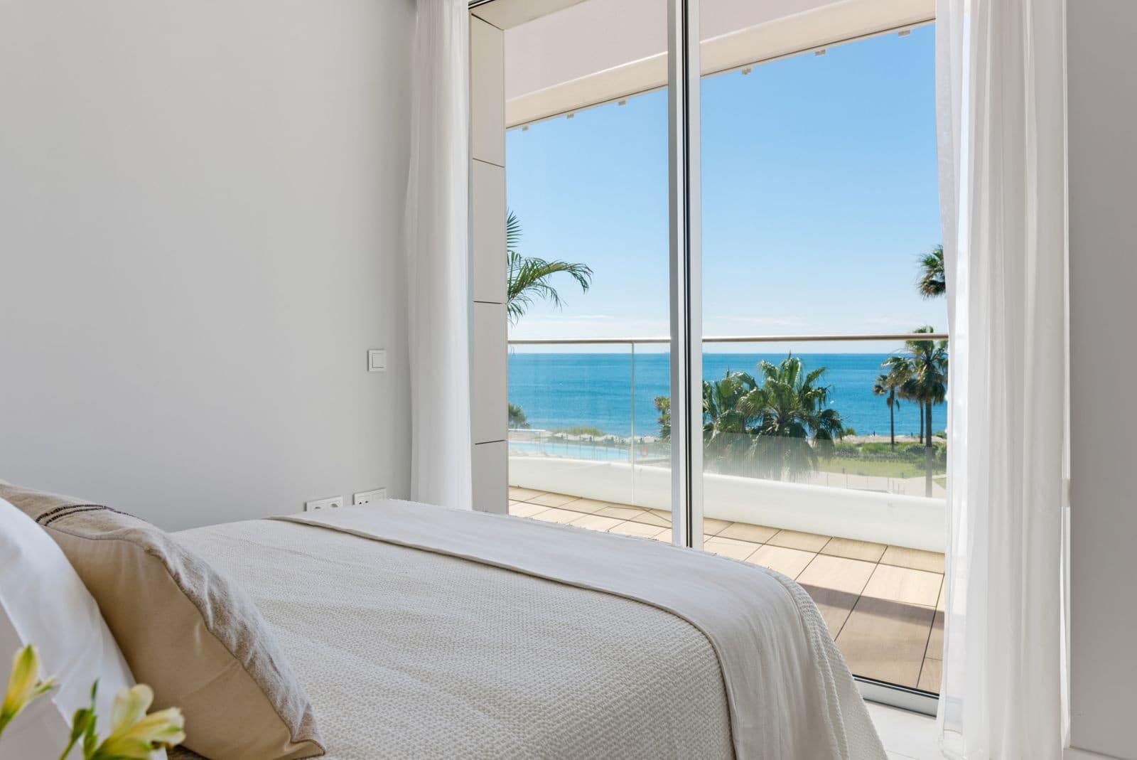 Ático de 3 habitaciones en Estepona en venta con piscina garaje - 2.650.000 € (Ref: 9701423)