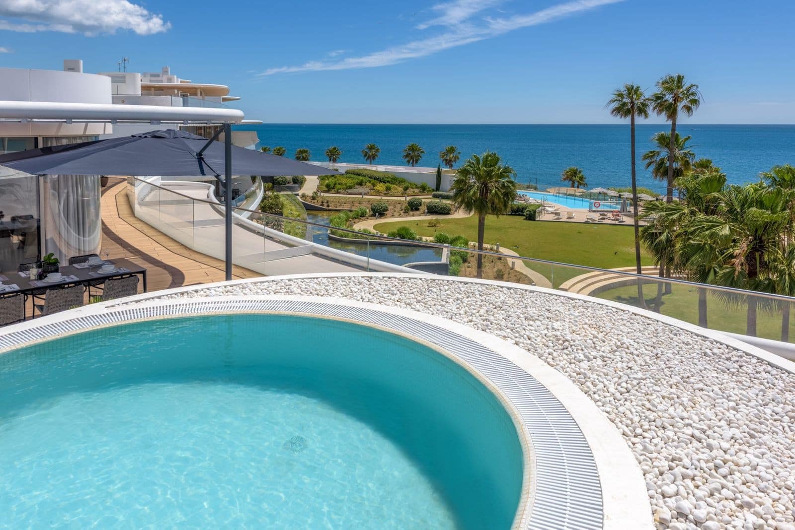 Ático de 3 habitaciones en Estepona en venta con piscina garaje - 2.650.000 € (Ref: 9701423)