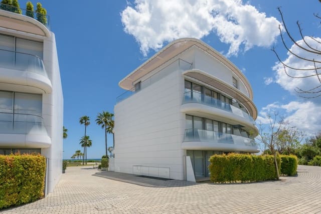 3 quarto Penthouse para venda em Estepona com piscina garagem - 2 650 000 € (Ref: 9701423)