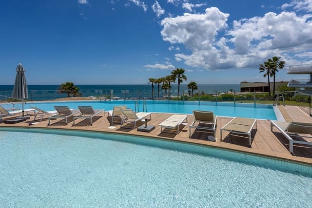 3 quarto Penthouse para venda em Estepona com piscina garagem - 2 650 000 € (Ref: 9701423)