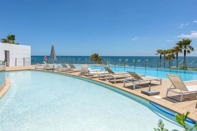 3 quarto Penthouse para venda em Estepona com piscina garagem - 2 650 000 € (Ref: 9701423)