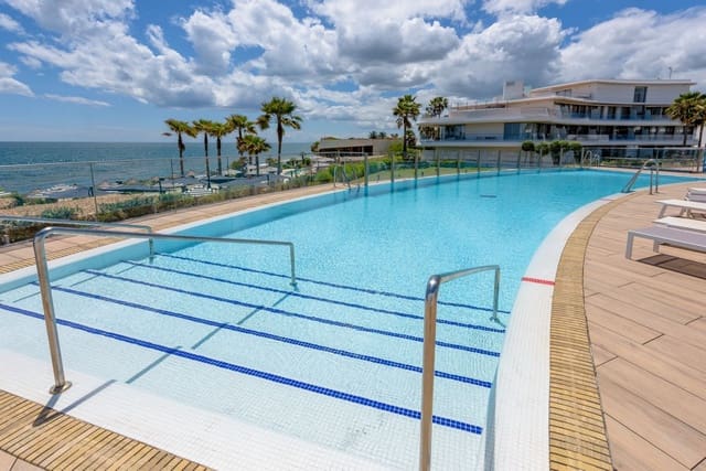 3 quarto Penthouse para venda em Estepona com piscina garagem - 2 650 000 € (Ref: 9701423)