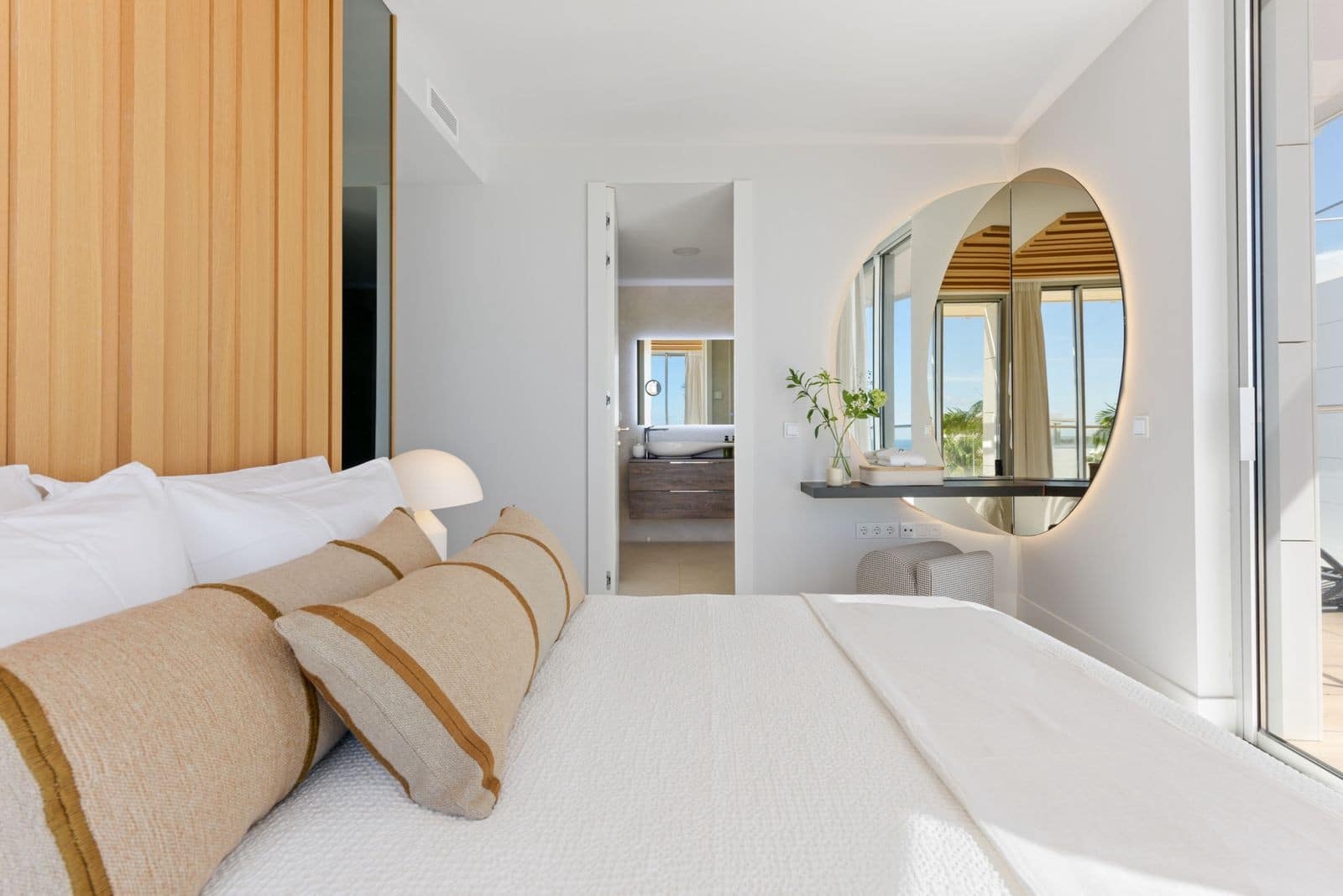 3 soverom Penthouse til salgs i Estepona med svømmebasseng garasje - € 2 650 000 (Ref: 9701423)