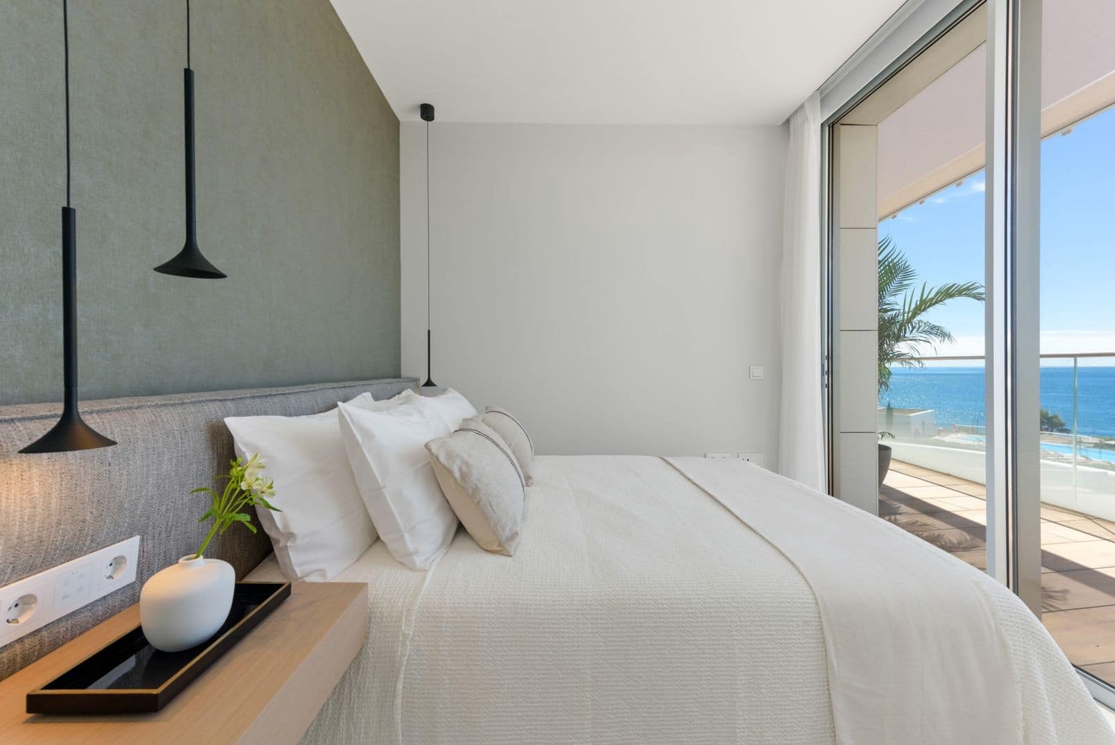 3 soverom Penthouse til salgs i Estepona med svømmebasseng garasje - € 2 650 000 (Ref: 9701423)
