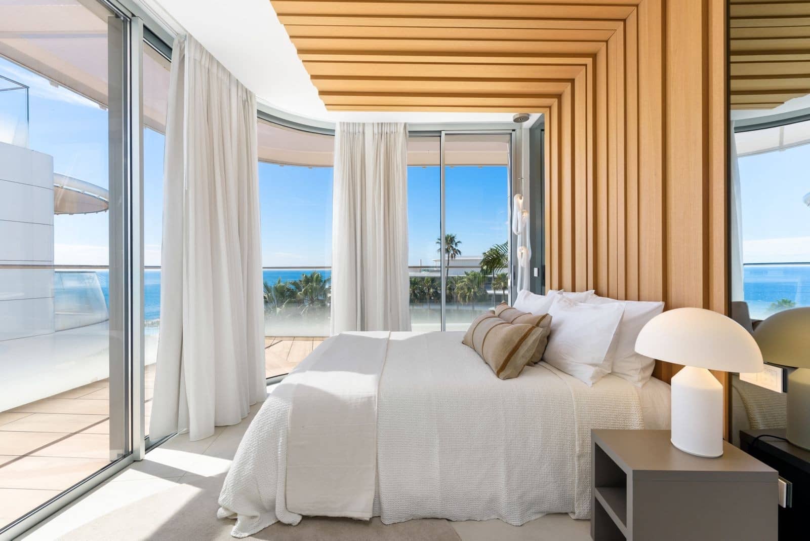 3 soverom Penthouse til salgs i Estepona med svømmebasseng garasje - € 2 650 000 (Ref: 9701423)