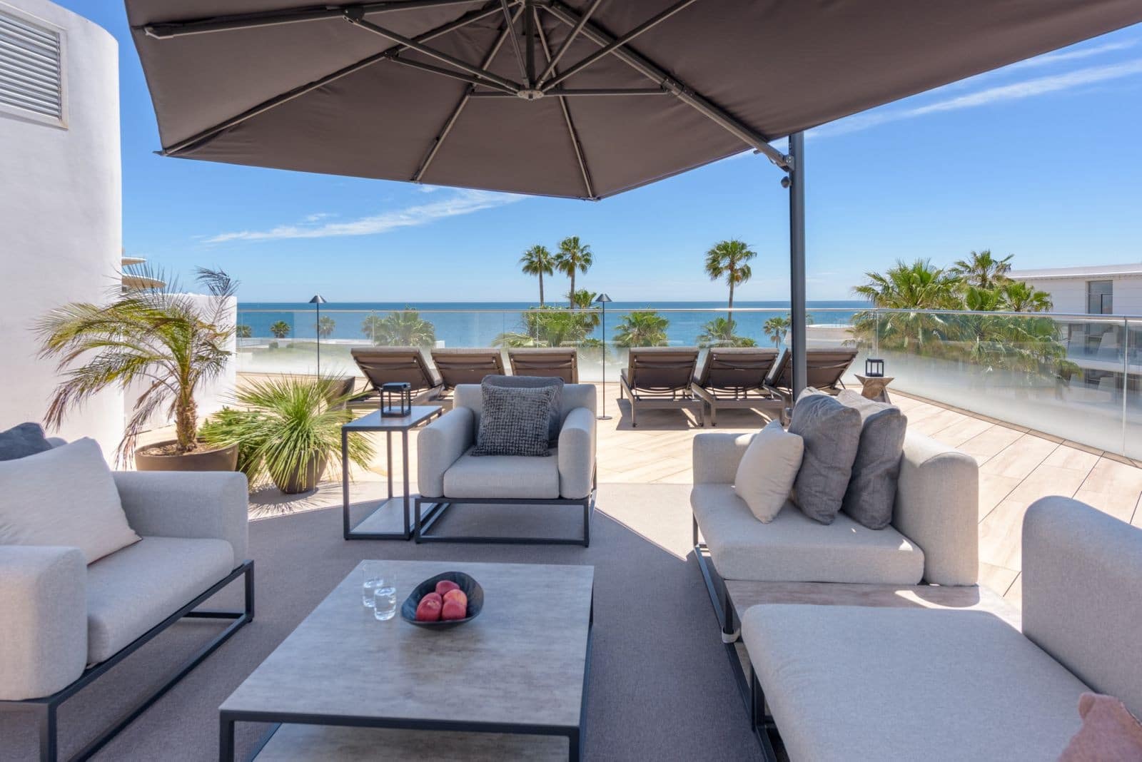 3 soverom Penthouse til salgs i Estepona med svømmebasseng garasje - € 2 650 000 (Ref: 9701423)