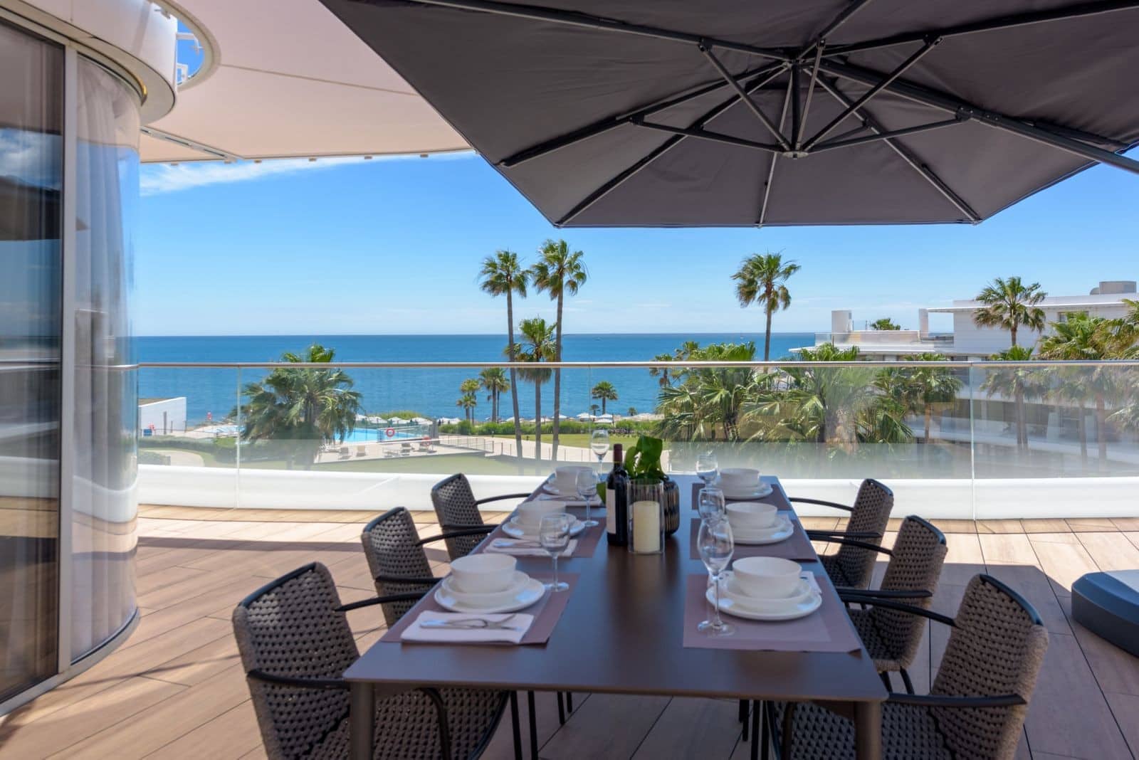 3 soverom Penthouse til salgs i Estepona med svømmebasseng garasje - € 2 650 000 (Ref: 9701423)