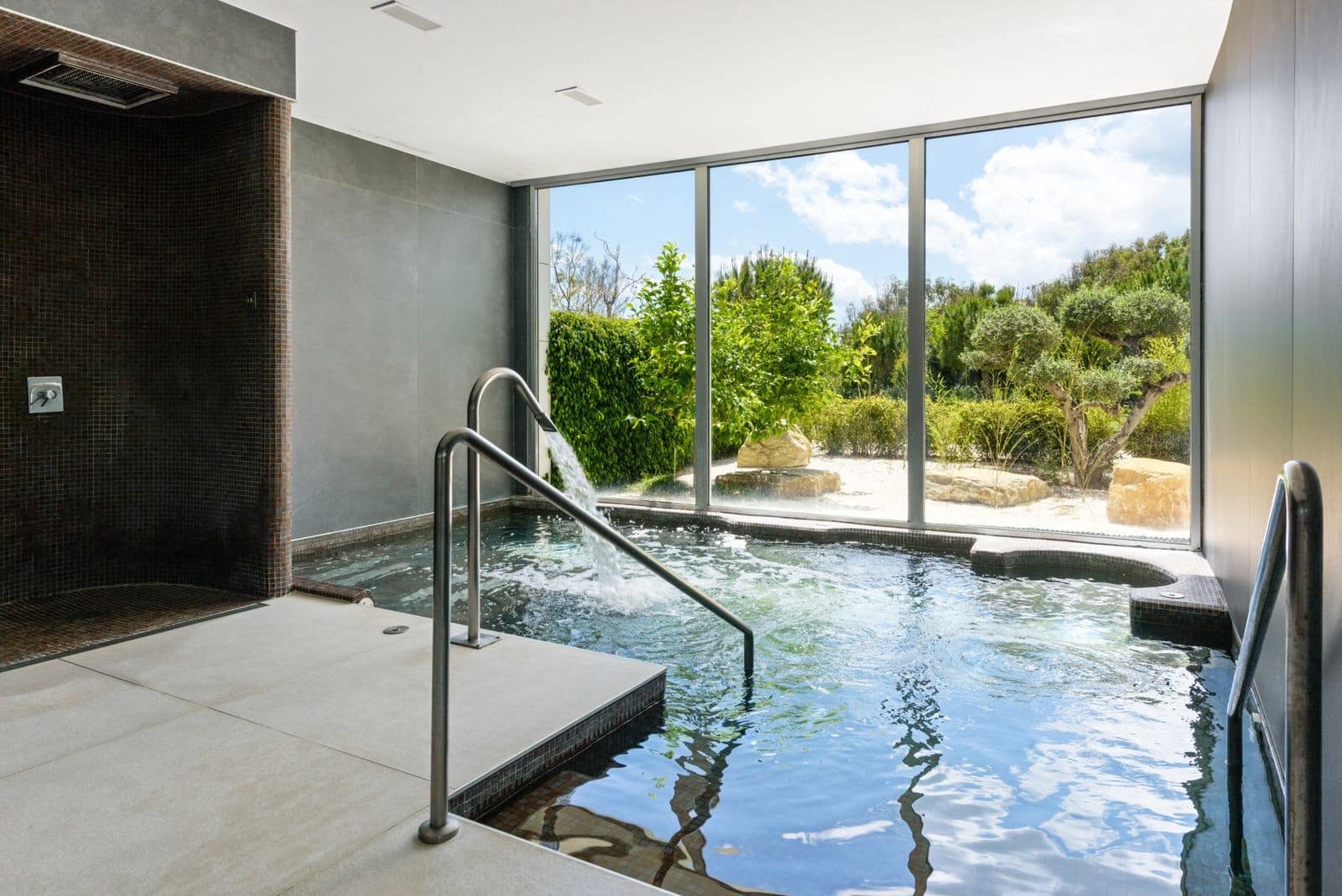 3 soverom Penthouse til salgs i Estepona med svømmebasseng garasje - € 2 650 000 (Ref: 9701423)