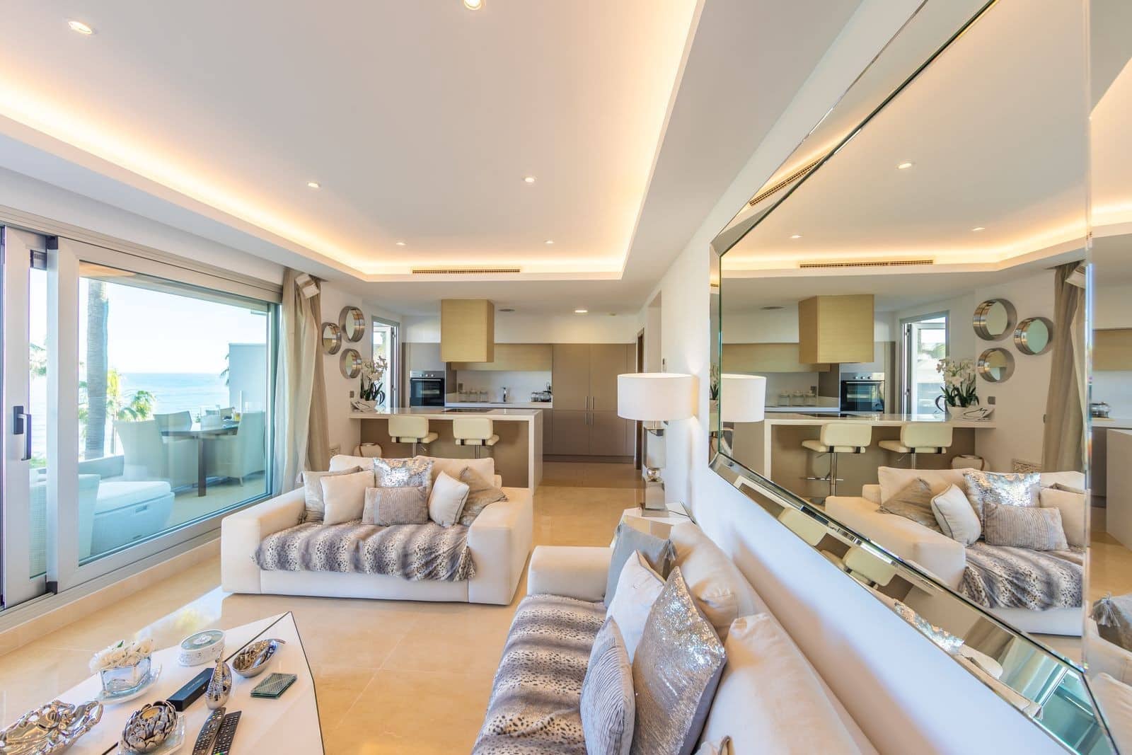 Apartamento de 3 habitaciones en Buenas Noches en venta con piscina garaje - 950.000 € (Ref: 9701425)