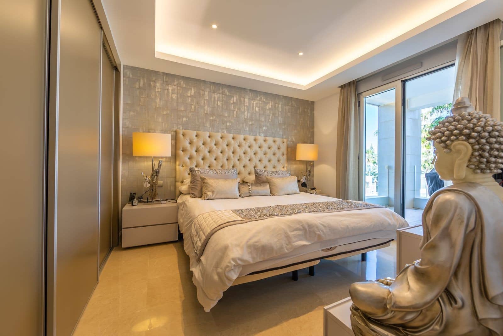 Apartamento de 3 habitaciones en Buenas Noches en venta con piscina garaje - 950.000 € (Ref: 9701425)