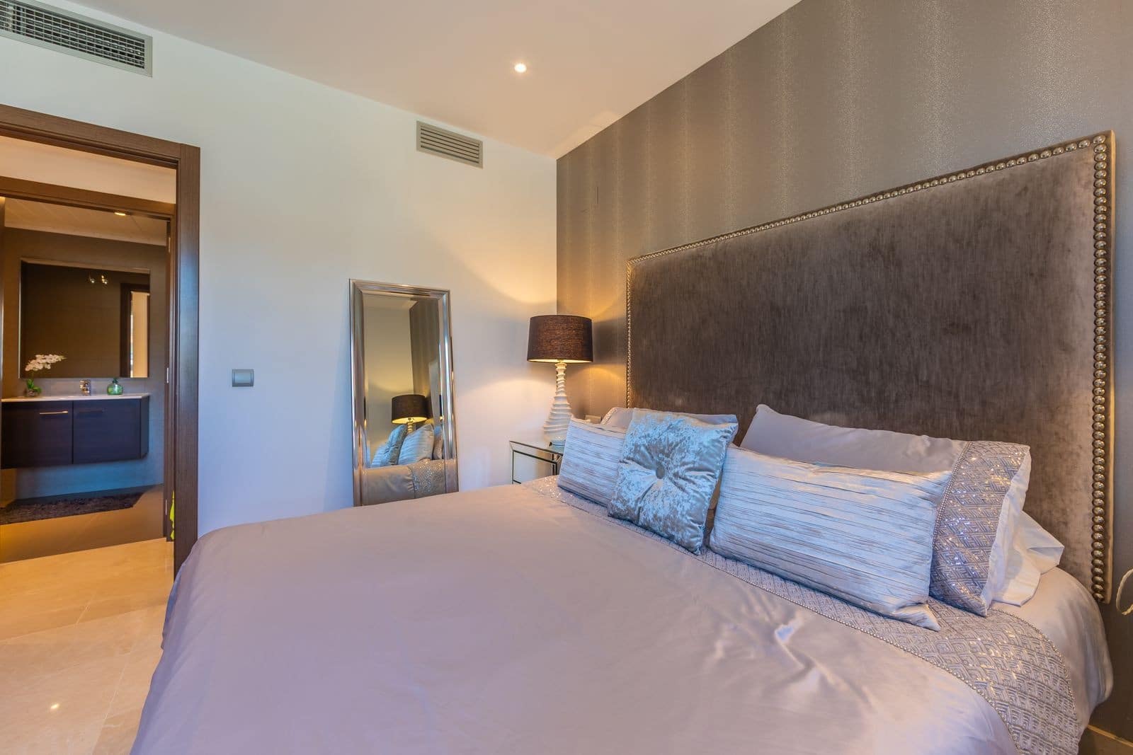 Apartamento de 3 habitaciones en Buenas Noches en venta con piscina garaje - 950.000 € (Ref: 9701425)