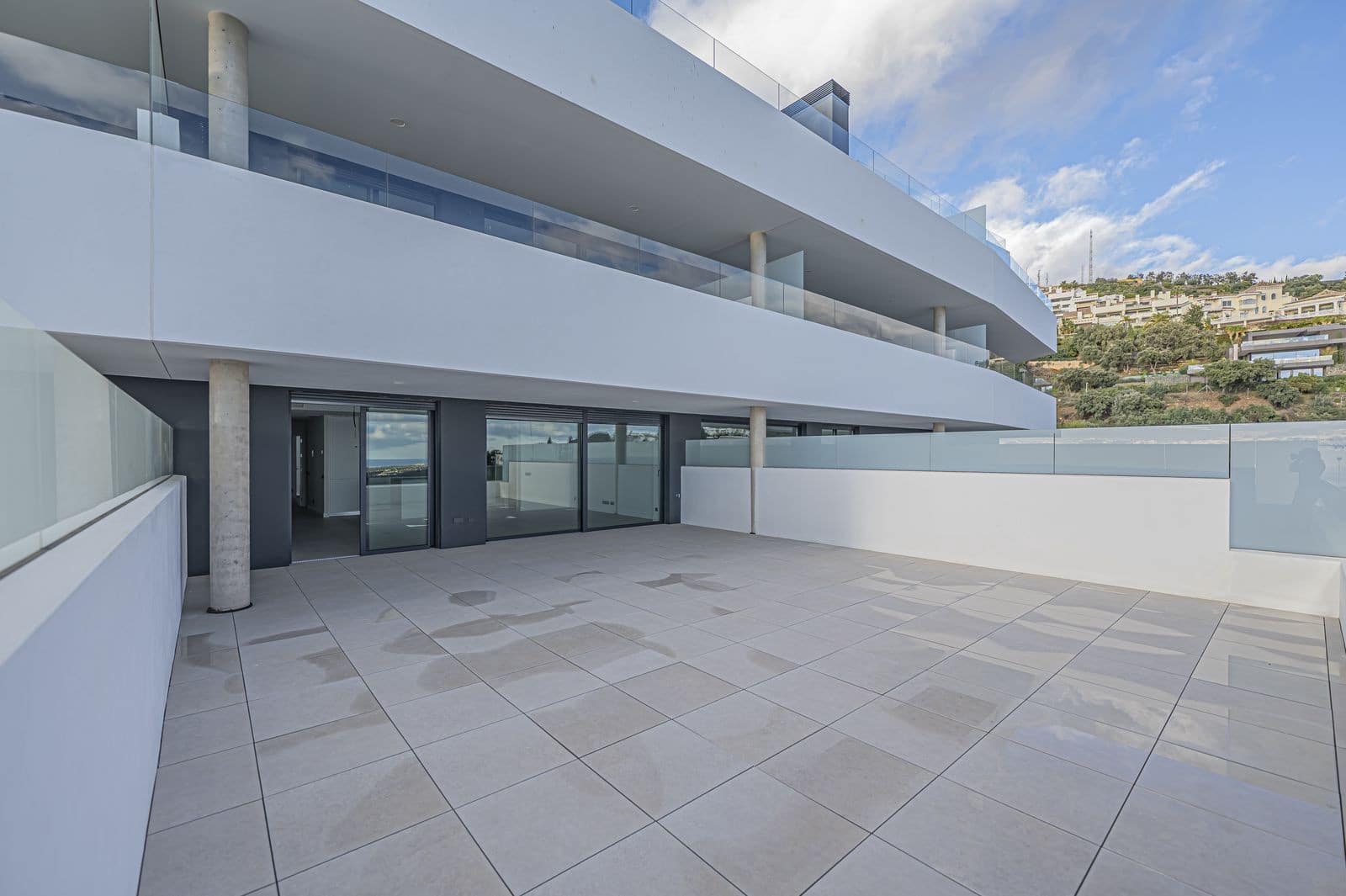 3 slaapkamer Appartement te koop in Marbella met zwembad garage - € 945.000 (Ref: 9701426)