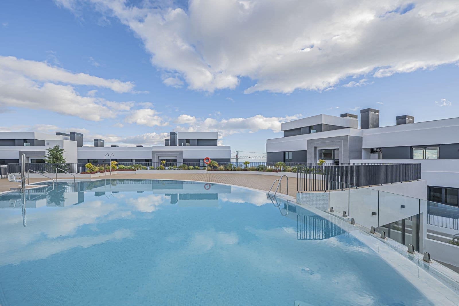 3 slaapkamer Appartement te koop in Marbella met zwembad garage - € 945.000 (Ref: 9701426)