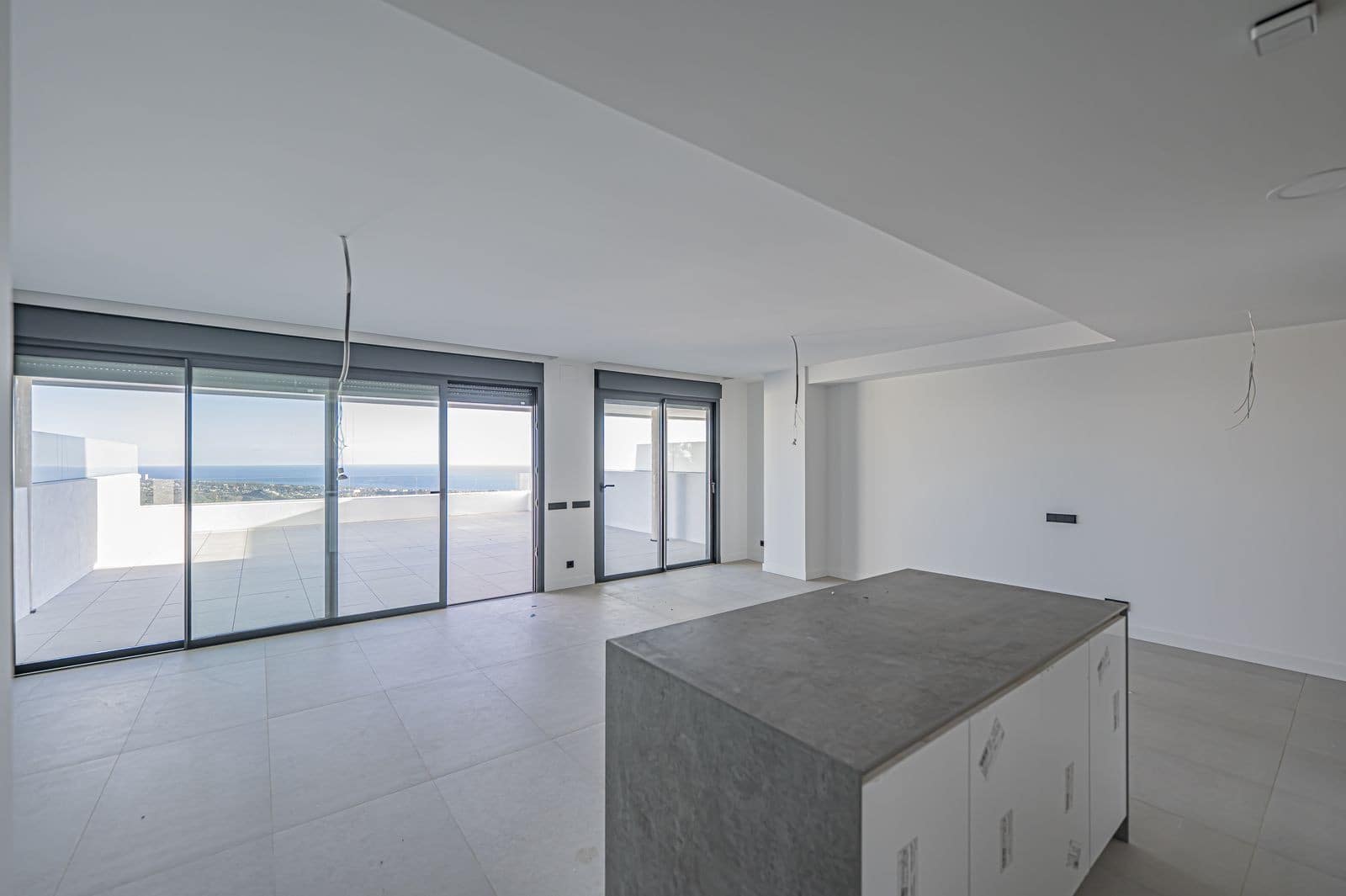 3 sypialnia Apartament na sprzedaż w Marbella z basenem garażem - 945 000 € (Ref: 9701426)
