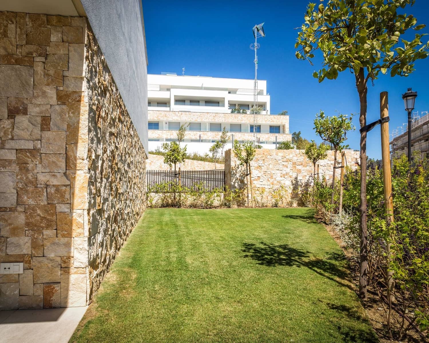 4 bedroom Townhouse for sale in Estepona with pool garage - € 1,375,000 (Ref: 9701427)