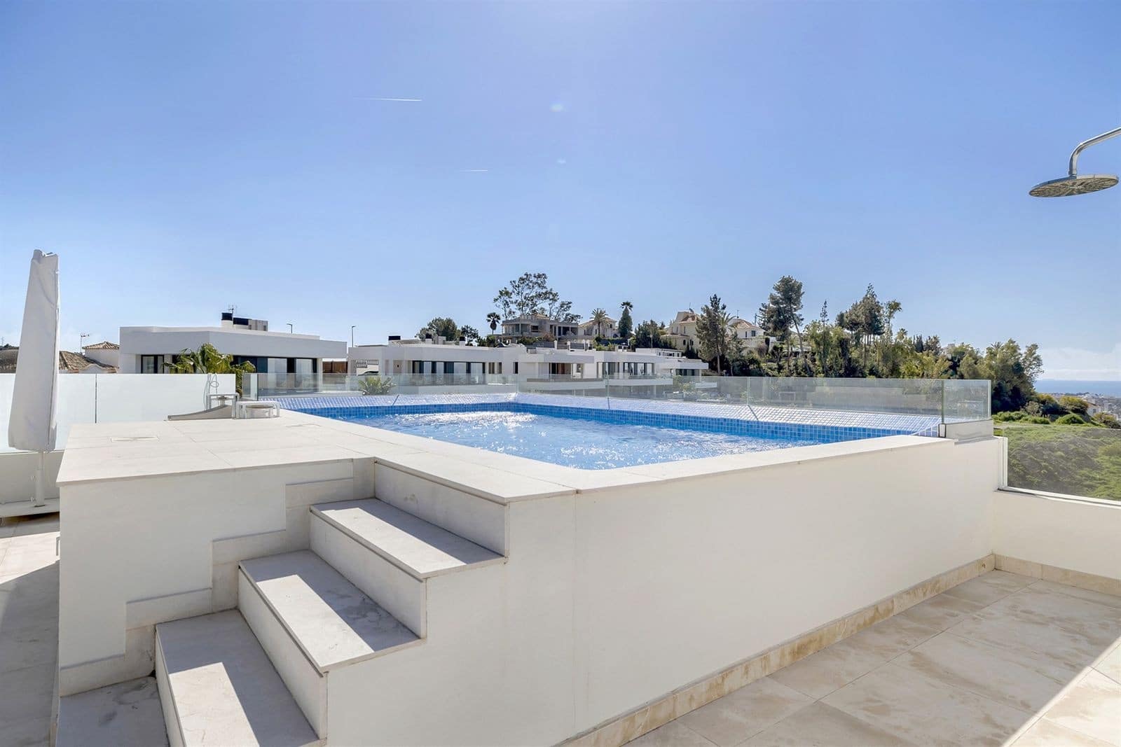 3 soveværelse Penthouse til salg i Nueva Andalucia med swimmingpool garage - € 1.950.000 (Ref: 9701428)
