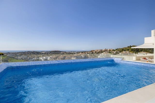 3 sypialnia Penthouse na sprzedaż w Nueva Andalucia, Marbella z basenem garażem - 1 950 000 € (Ref: 9701428)