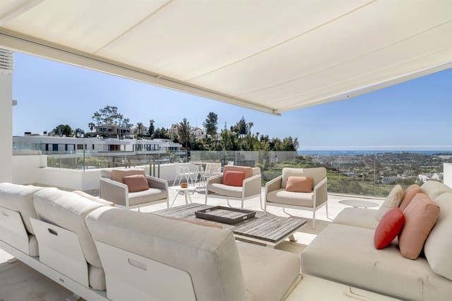 3 sypialnia Penthouse na sprzedaż w Nueva Andalucia, Marbella z basenem garażem - 1 950 000 € (Ref: 9701428)
