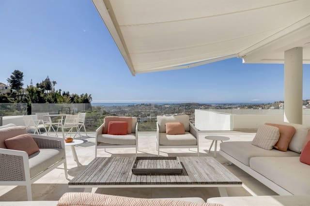 3 sypialnia Penthouse na sprzedaż w Nueva Andalucia, Marbella z basenem garażem - 1 950 000 € (Ref: 9701428)