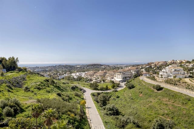 3 sypialnia Penthouse na sprzedaż w Nueva Andalucia, Marbella z basenem garażem - 1 950 000 € (Ref: 9701428)